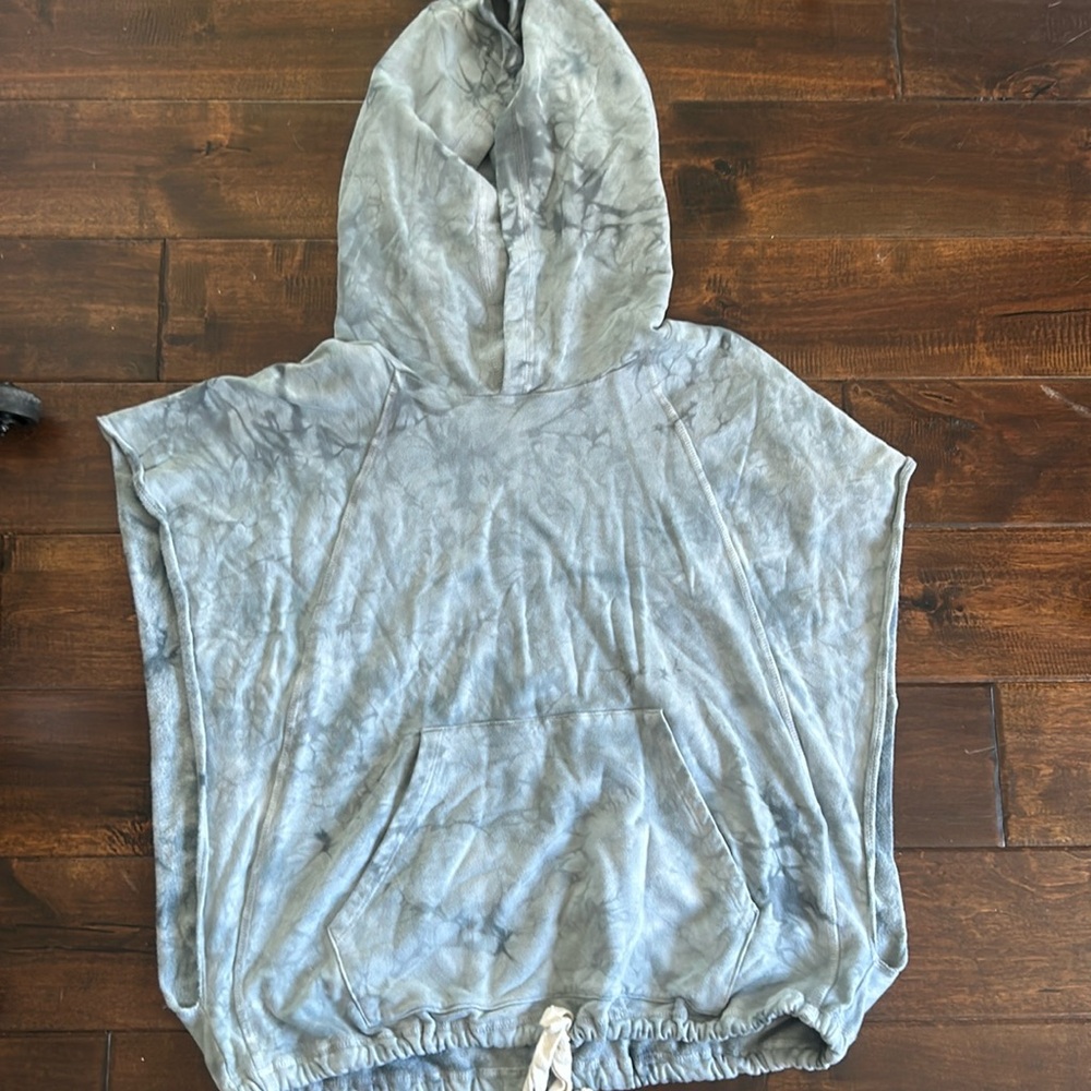 Sleeveless hoodie